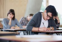 Wspomaganie ucznia na egzaminie ósmoklasisty – zadania nauczyciela wspomagającego w czytaniu i pisaniu