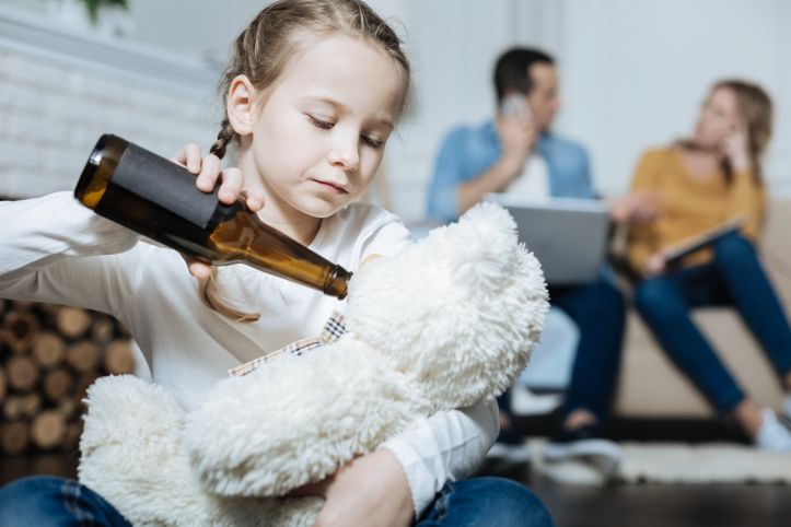 FAS – co musisz wiedzieć o problemach dzieci z płodowym zespołem alkoholowym